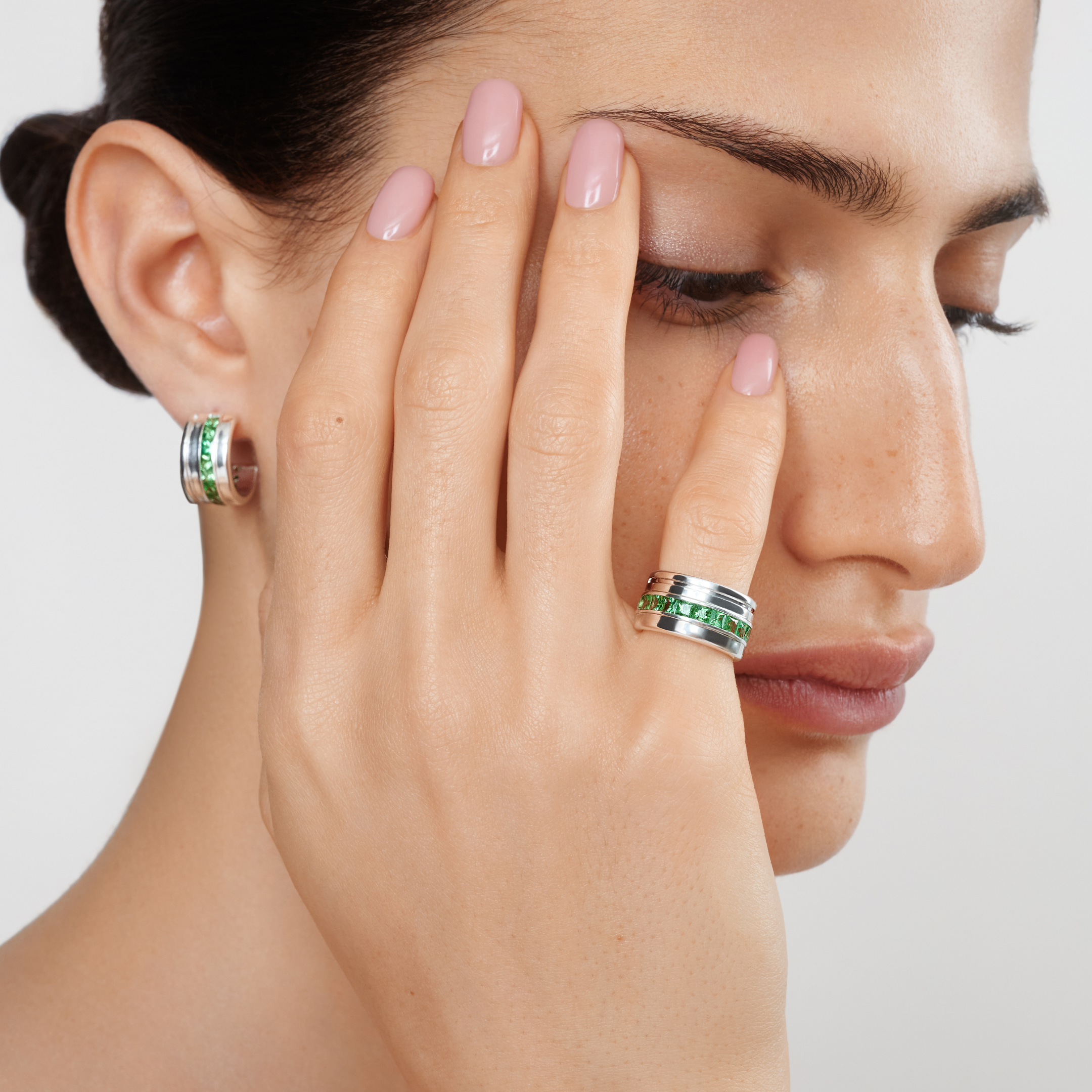 Digi Earrings In Sterling Silver With Emeralds